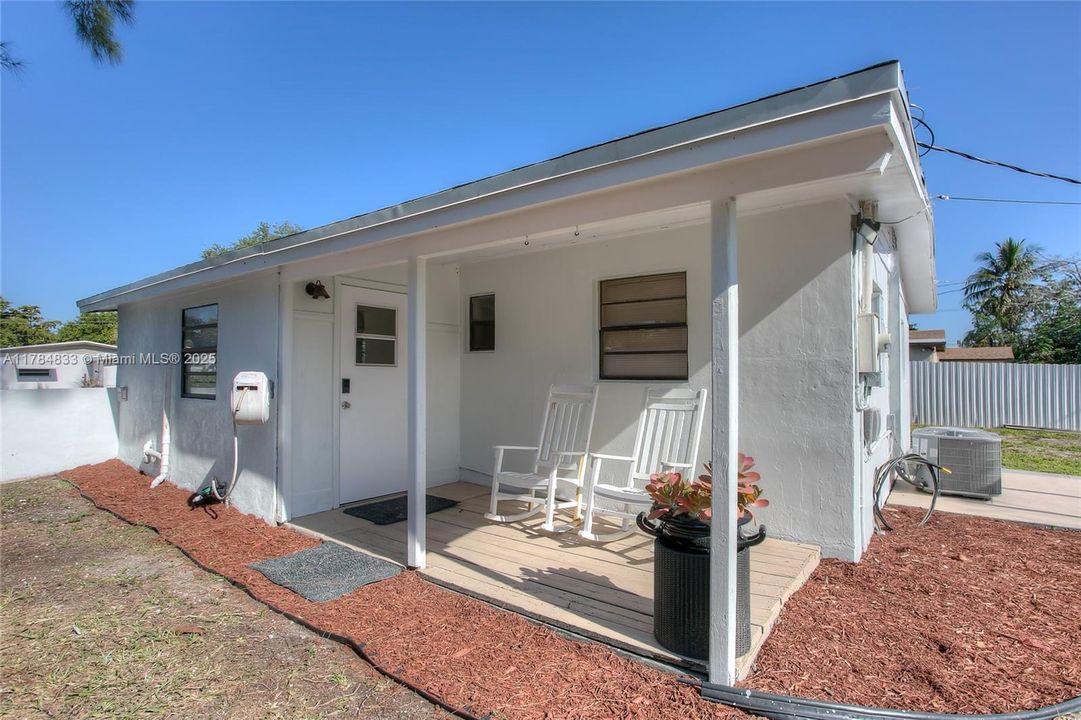 Recently Sold: $370,000 (2 beds, 1 baths, 773 Square Feet)