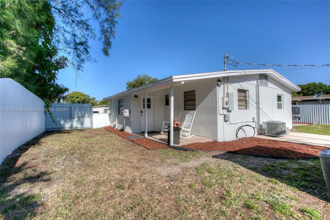 Recently Sold: $370,000 (2 beds, 1 baths, 773 Square Feet)