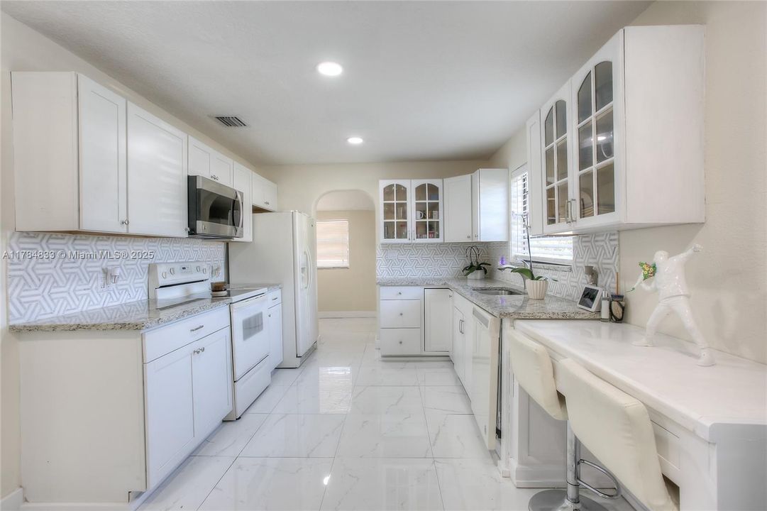 Recently Sold: $370,000 (2 beds, 1 baths, 773 Square Feet)