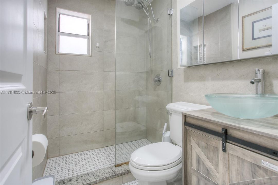 Recently Sold: $370,000 (2 beds, 1 baths, 773 Square Feet)