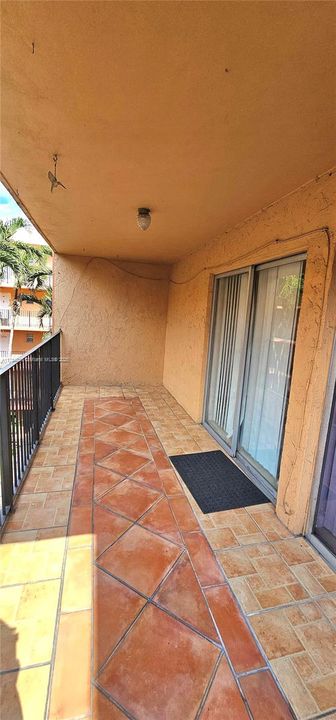 Recently Rented: $2,250 (2 beds, 1 baths, 998 Square Feet)