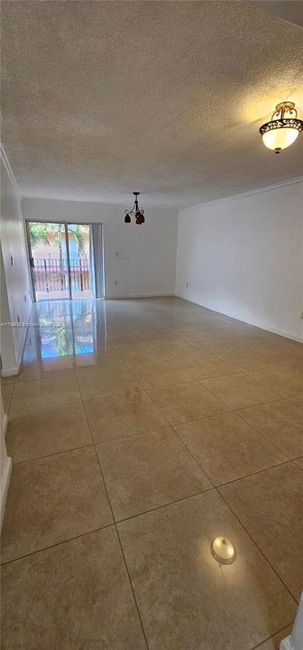 Recently Rented: $2,250 (2 beds, 1 baths, 998 Square Feet)