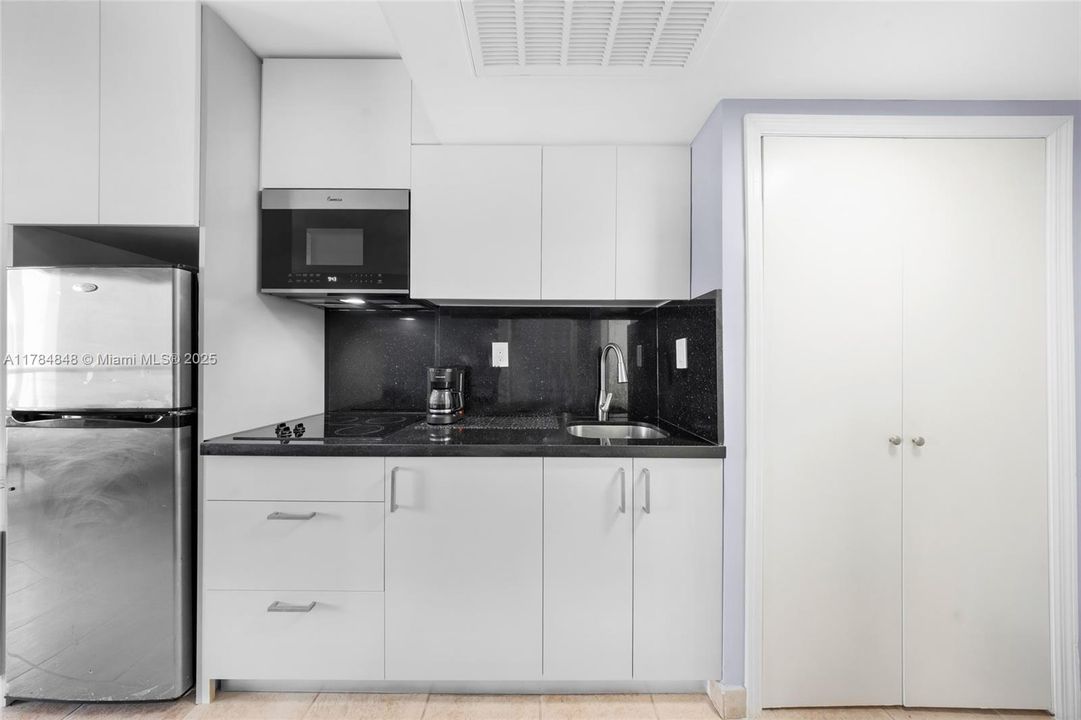 На продажу: $187,000 (0 спален, 1 ванн, 360 Квадратных фут)