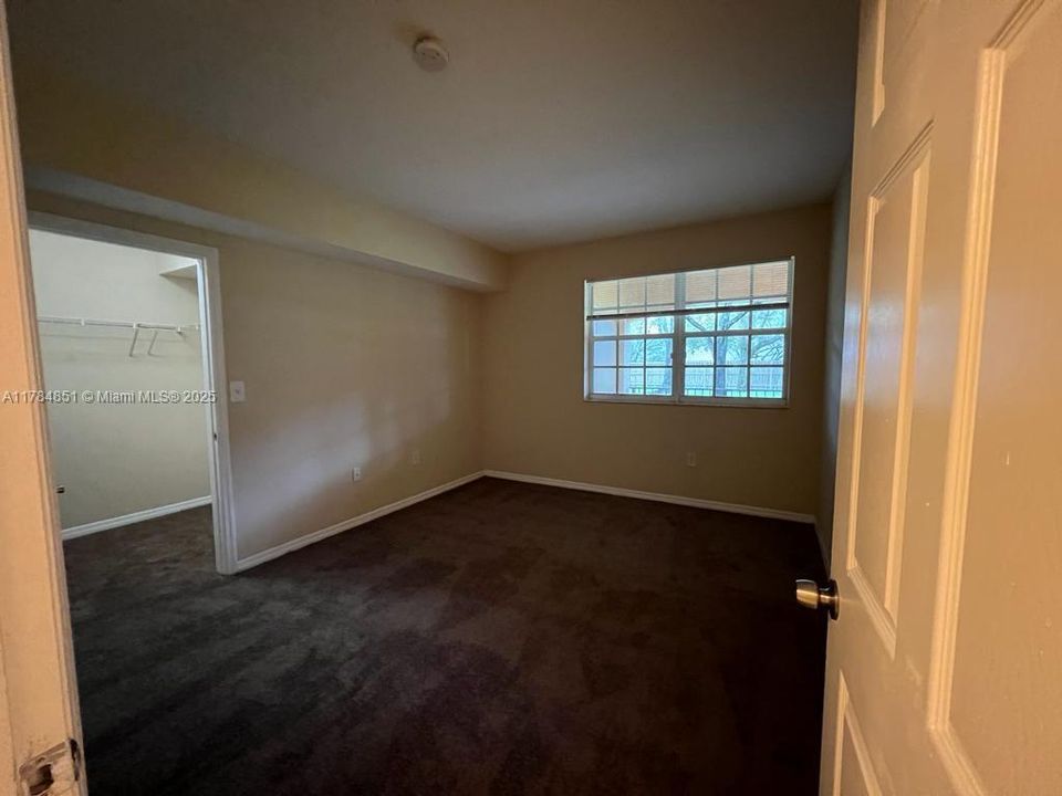 Recently Rented: $2,700 (3 beds, 2 baths, 1648 Square Feet)