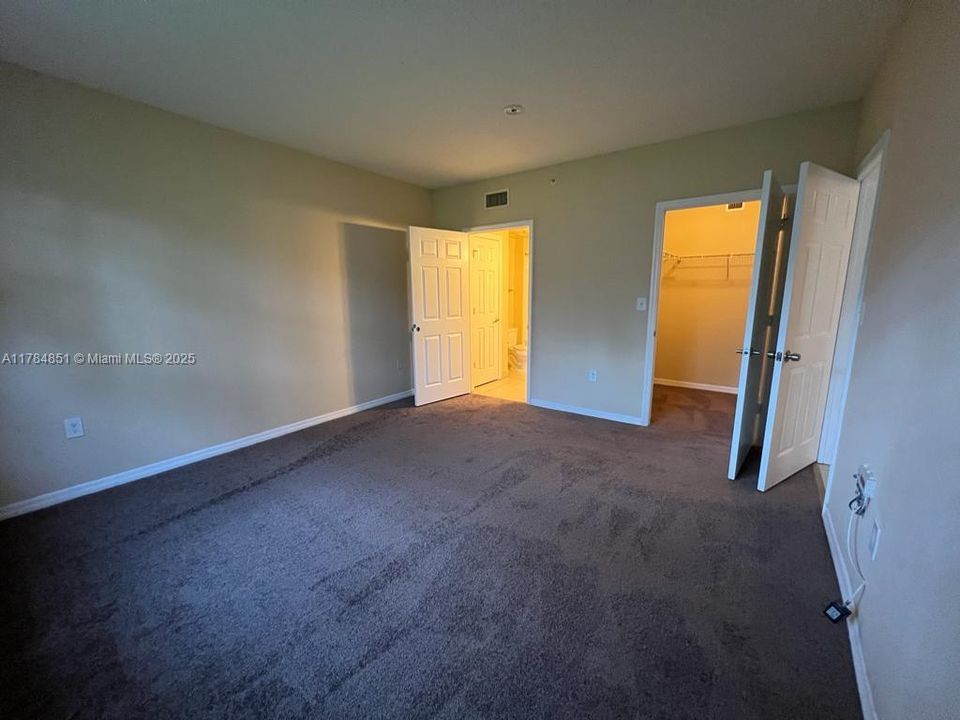 Recently Rented: $2,700 (3 beds, 2 baths, 1648 Square Feet)