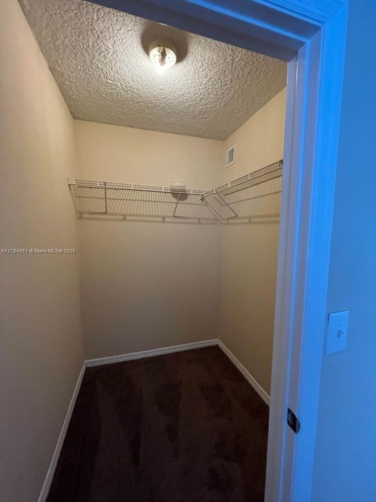 Recently Rented: $2,700 (3 beds, 2 baths, 1648 Square Feet)