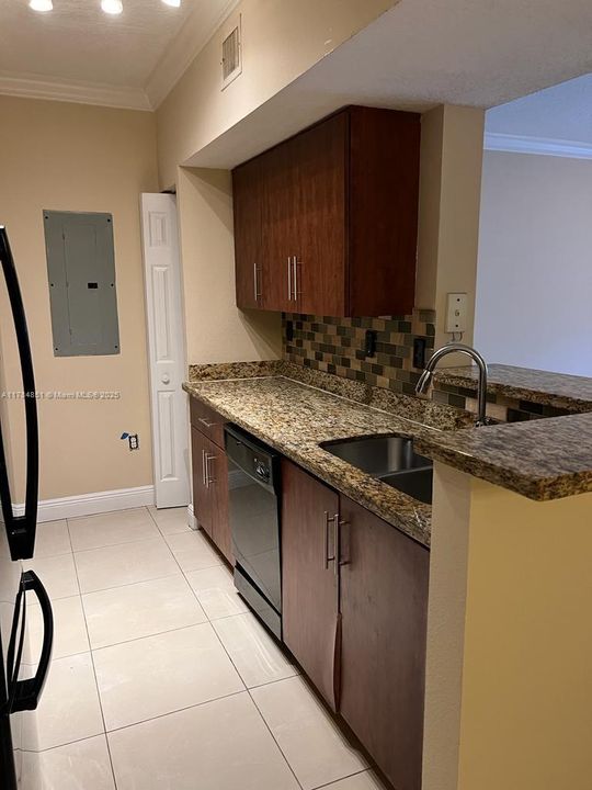 Recently Rented: $2,700 (3 beds, 2 baths, 1648 Square Feet)