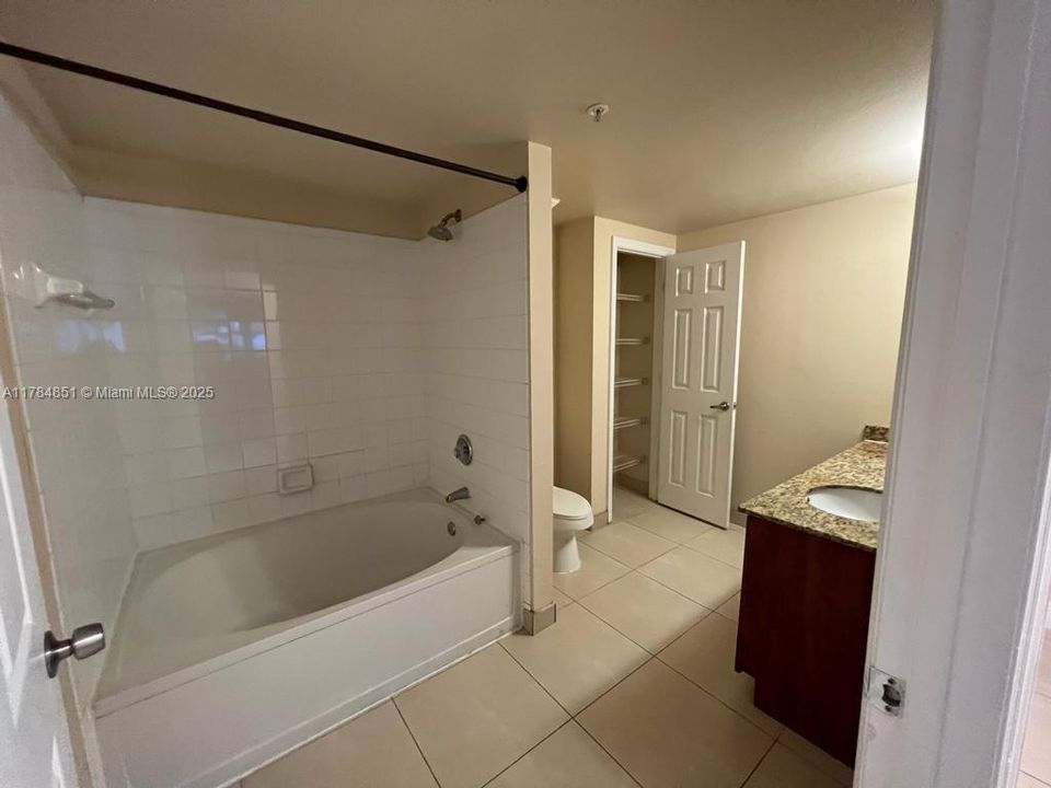 Recently Rented: $2,700 (3 beds, 2 baths, 1648 Square Feet)