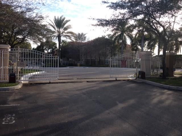 Recently Rented: $2,700 (3 beds, 2 baths, 1648 Square Feet)