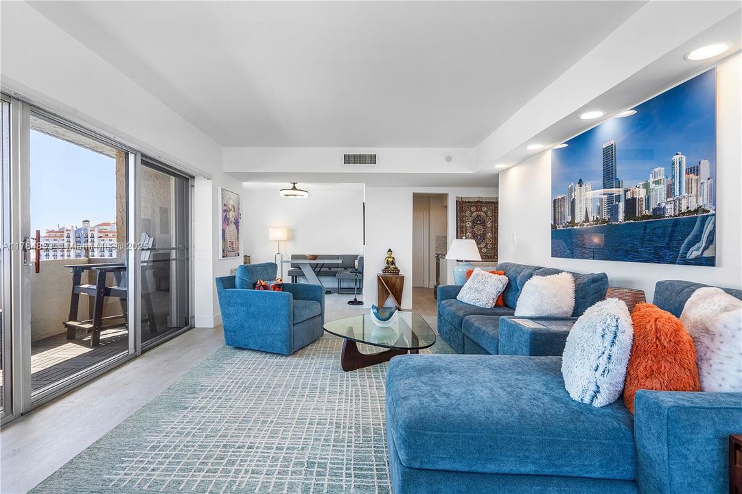 Recently Sold: $375,000 (2 beds, 2 baths, 1350 Square Feet)