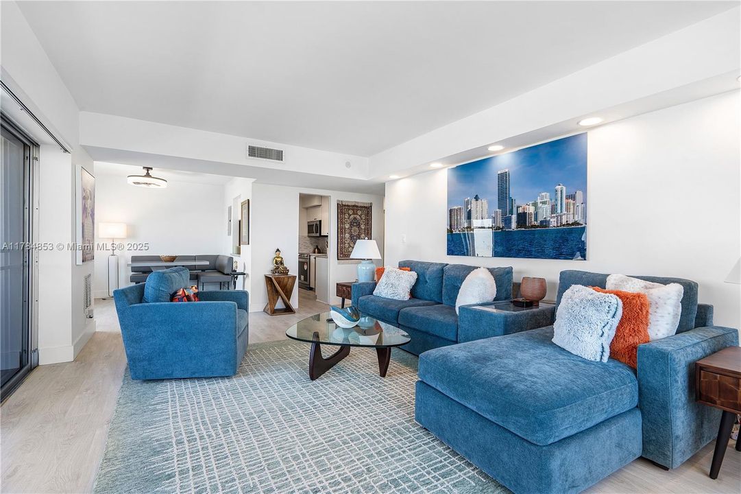 Recently Sold: $375,000 (2 beds, 2 baths, 1350 Square Feet)