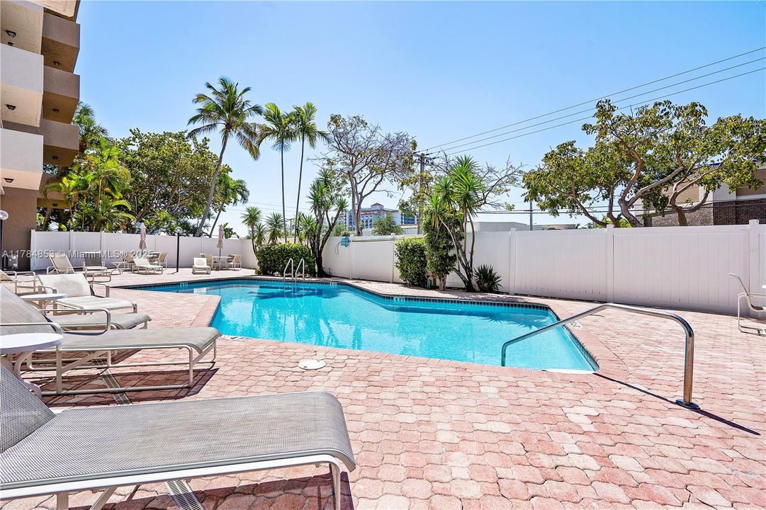 Recently Sold: $375,000 (2 beds, 2 baths, 1350 Square Feet)