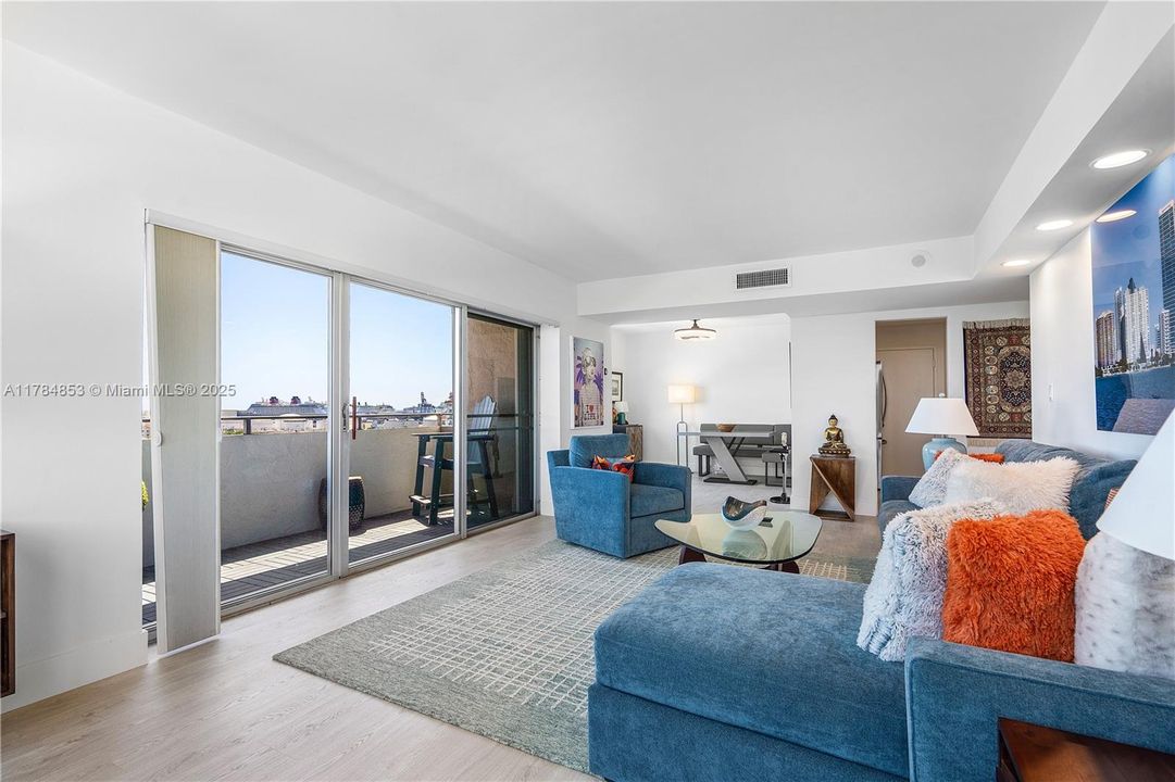 Recently Sold: $375,000 (2 beds, 2 baths, 1350 Square Feet)