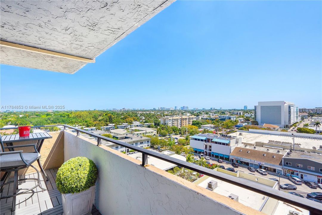 Recently Sold: $375,000 (2 beds, 2 baths, 1350 Square Feet)