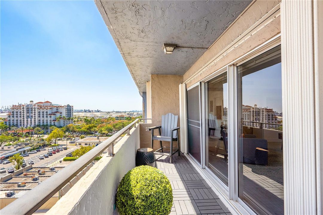 Recently Sold: $375,000 (2 beds, 2 baths, 1350 Square Feet)