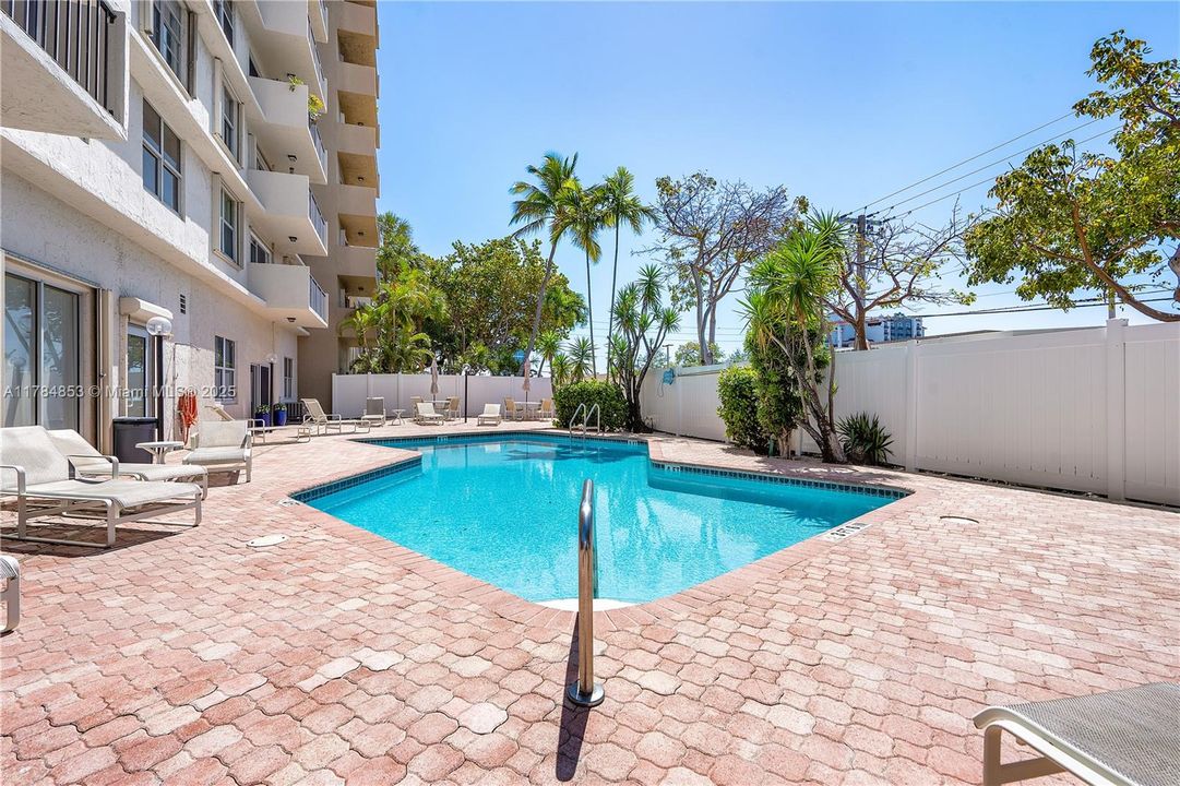 Recently Sold: $375,000 (2 beds, 2 baths, 1350 Square Feet)