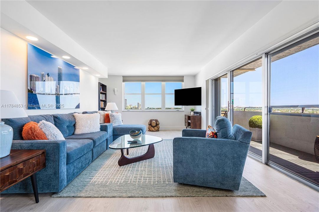 Recently Sold: $375,000 (2 beds, 2 baths, 1350 Square Feet)