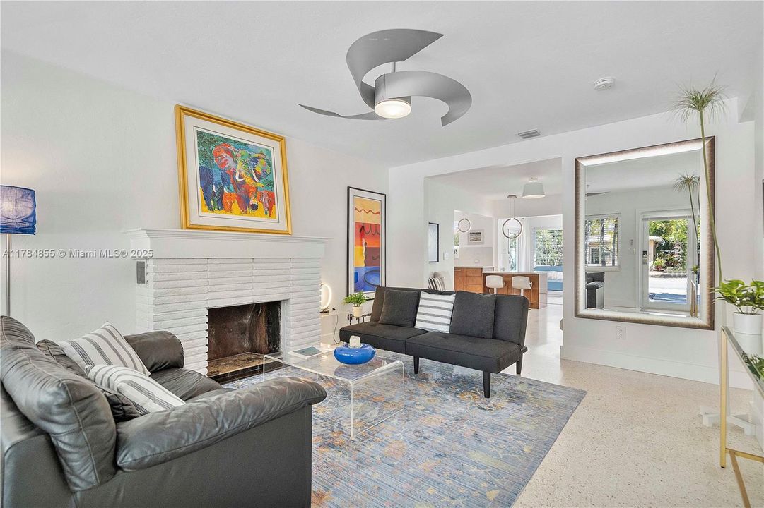 Vendido Recientemente: $649,000 (2 camas, 1 baños, 1118 Pies cuadrados)