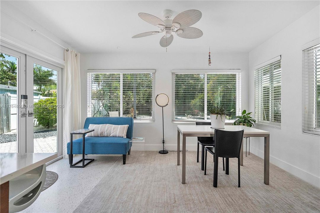 Vendido Recientemente: $649,000 (2 camas, 1 baños, 1118 Pies cuadrados)