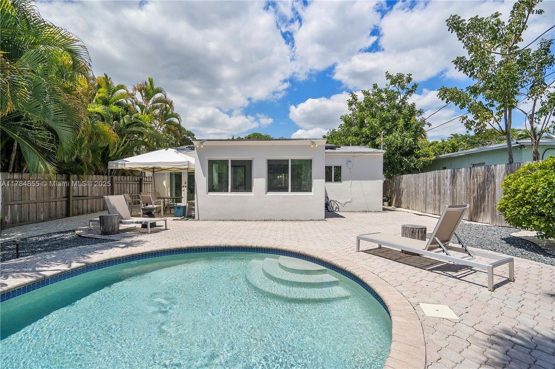 Vendido Recientemente: $649,000 (2 camas, 1 baños, 1118 Pies cuadrados)