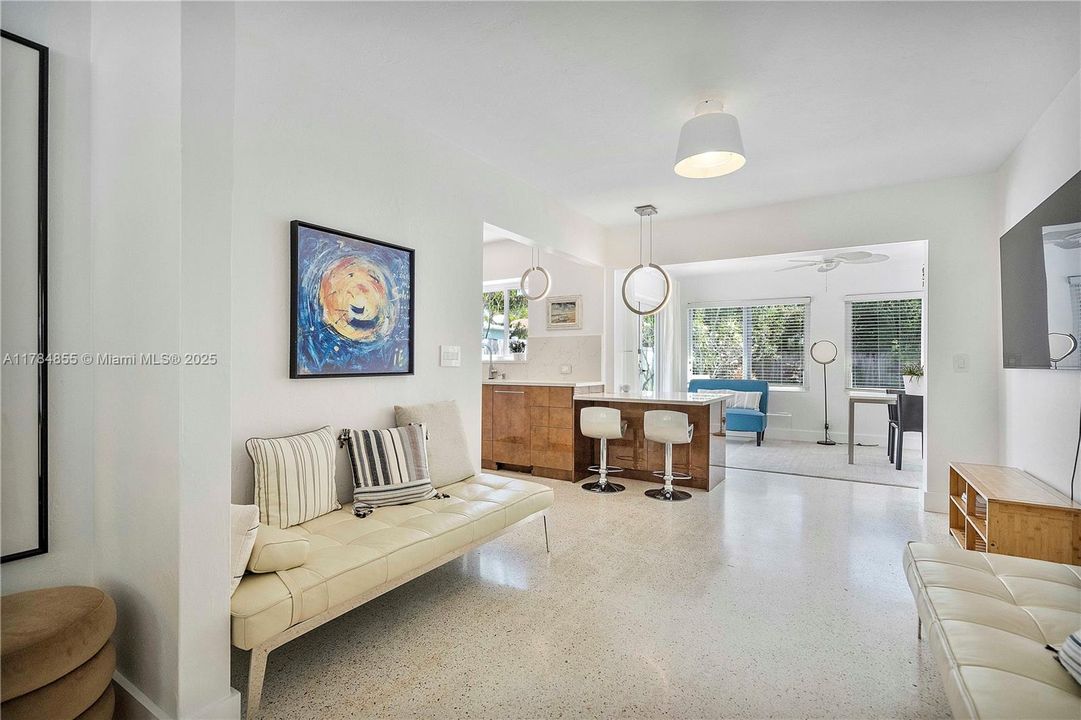 Vendido Recientemente: $649,000 (2 camas, 1 baños, 1118 Pies cuadrados)