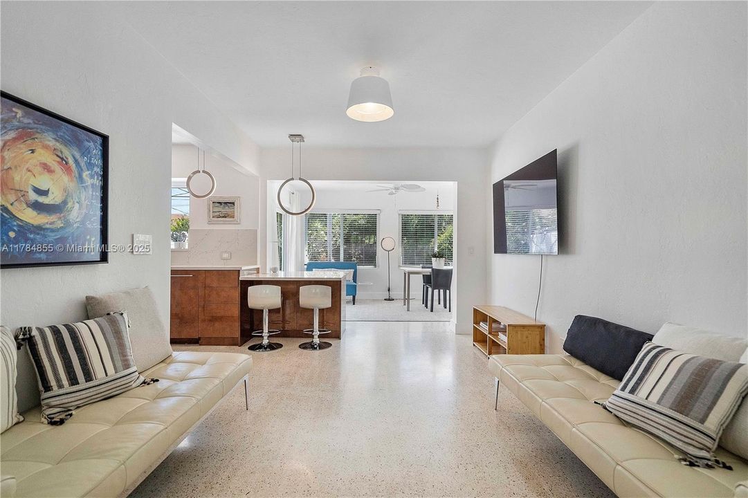 Vendido Recientemente: $649,000 (2 camas, 1 baños, 1118 Pies cuadrados)