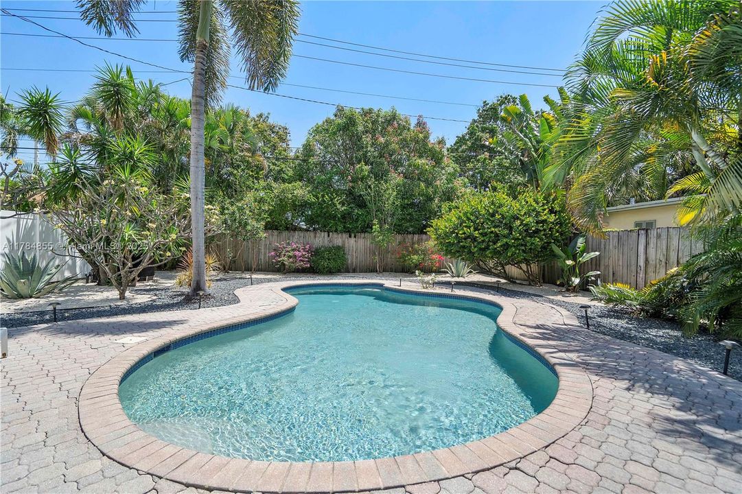 Vendido Recientemente: $649,000 (2 camas, 1 baños, 1118 Pies cuadrados)