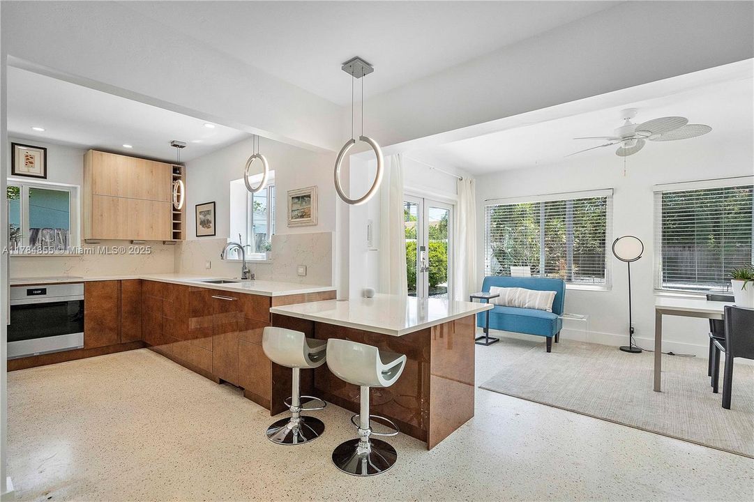 Vendido Recientemente: $649,000 (2 camas, 1 baños, 1118 Pies cuadrados)