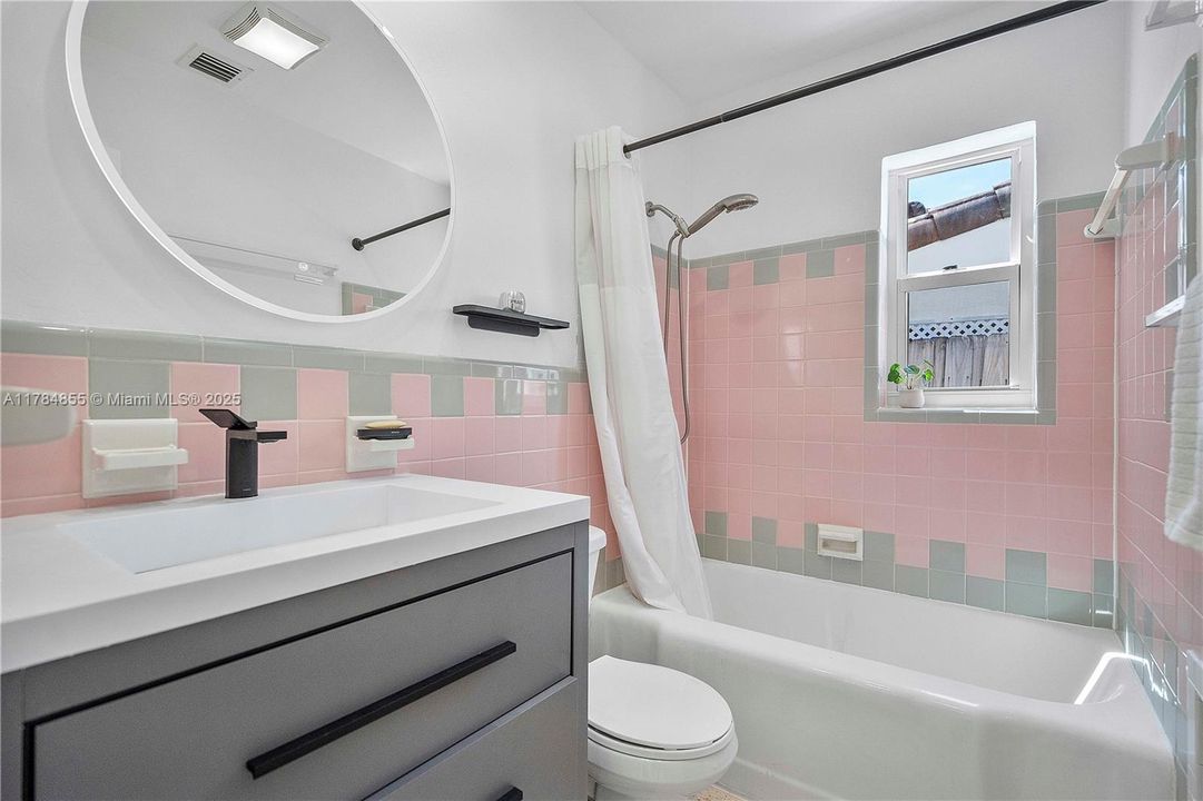 Vendido Recientemente: $649,000 (2 camas, 1 baños, 1118 Pies cuadrados)