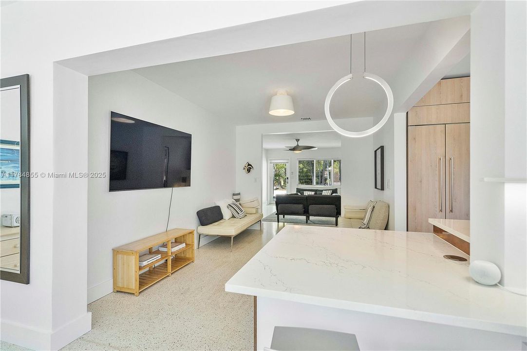 Vendido Recientemente: $649,000 (2 camas, 1 baños, 1118 Pies cuadrados)