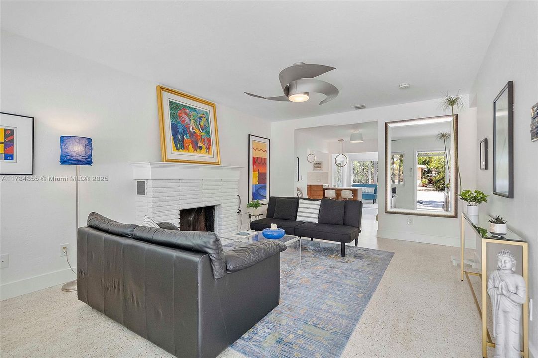 Vendido Recientemente: $649,000 (2 camas, 1 baños, 1118 Pies cuadrados)