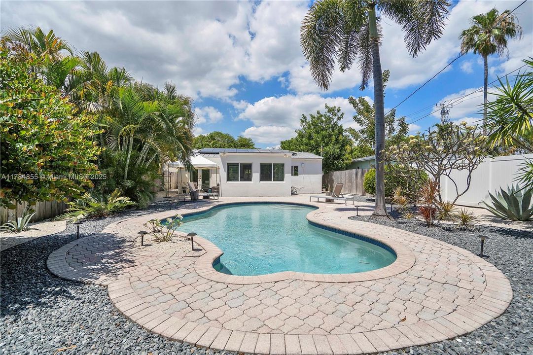 Vendido Recientemente: $649,000 (2 camas, 1 baños, 1118 Pies cuadrados)