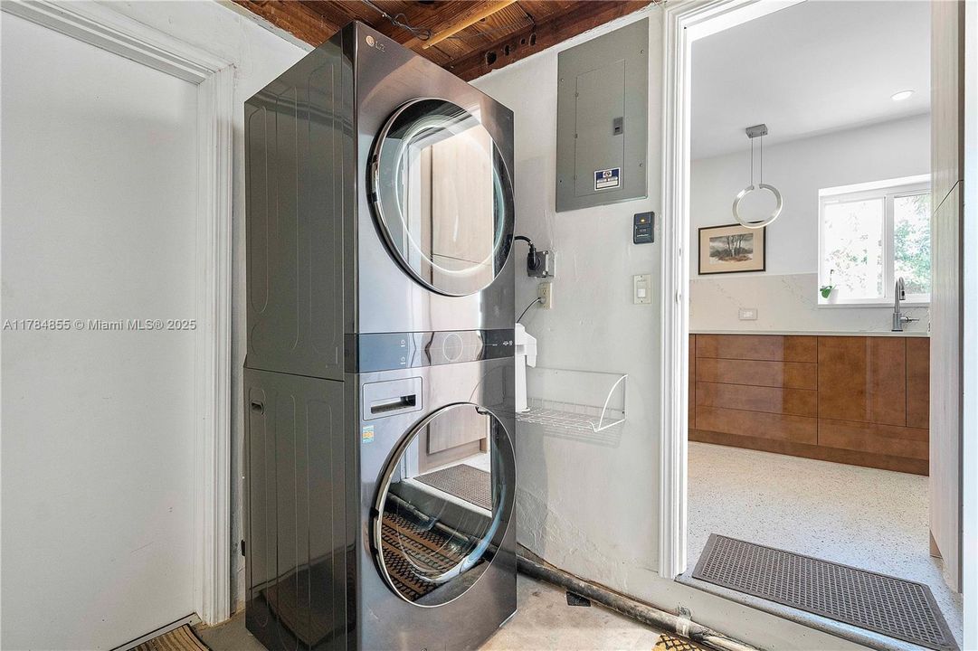 Vendido Recientemente: $649,000 (2 camas, 1 baños, 1118 Pies cuadrados)