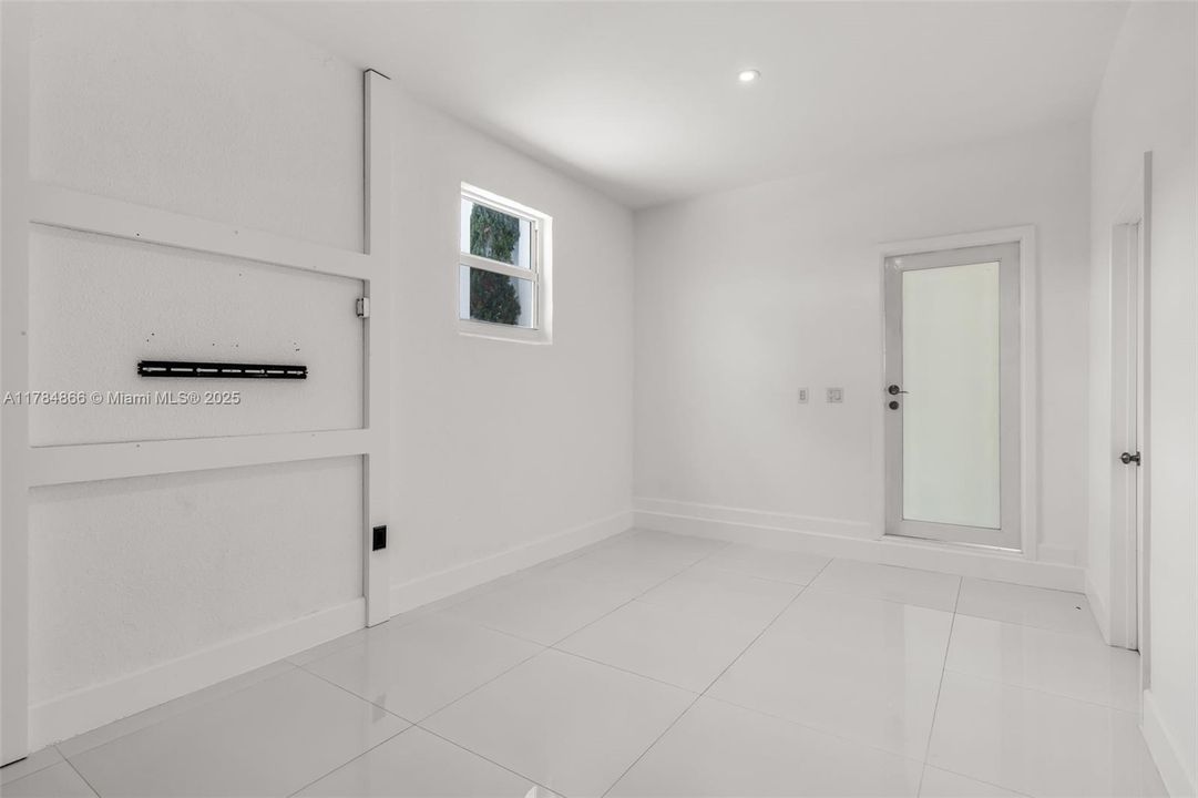 Recently Sold: $1,050,000 (4 beds, 3 baths, 2912 Square Feet)