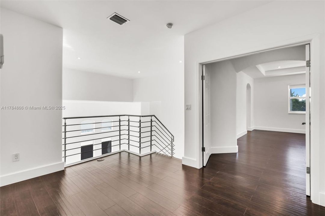 Recently Sold: $1,050,000 (4 beds, 3 baths, 2912 Square Feet)