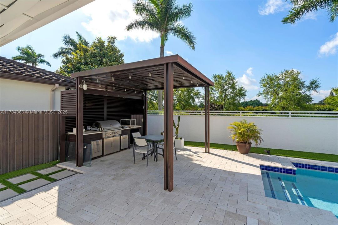 Recently Sold: $1,050,000 (4 beds, 3 baths, 2912 Square Feet)