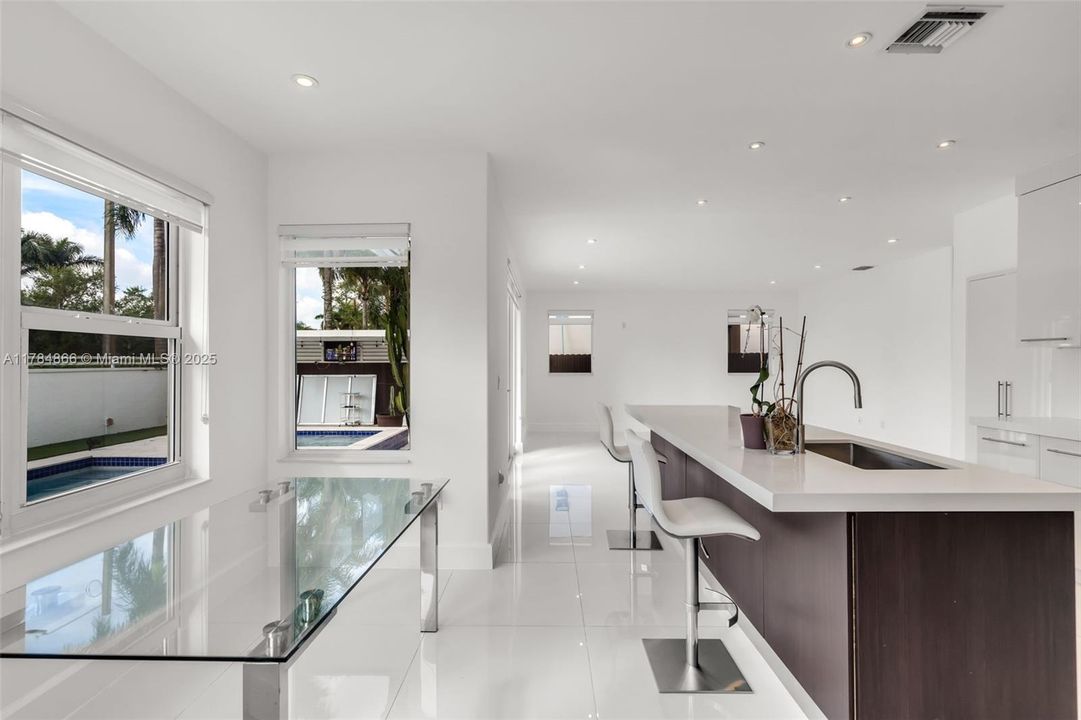 Recently Sold: $1,050,000 (4 beds, 3 baths, 2912 Square Feet)