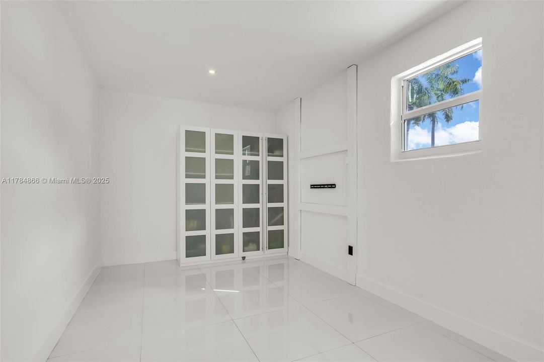 Recently Sold: $1,050,000 (4 beds, 3 baths, 2912 Square Feet)