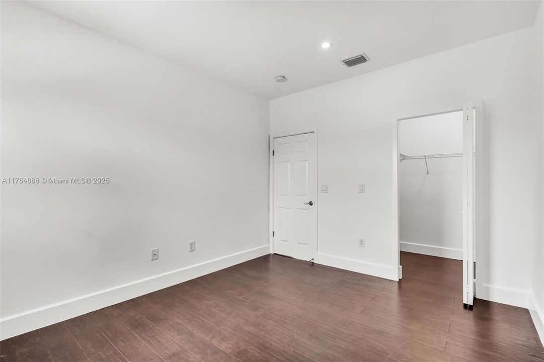 Recently Sold: $1,050,000 (4 beds, 3 baths, 2912 Square Feet)