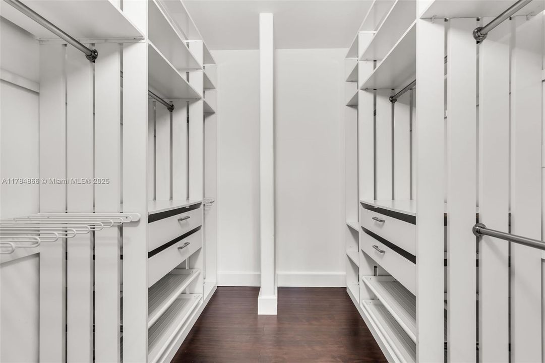 Recently Sold: $1,050,000 (4 beds, 3 baths, 2912 Square Feet)