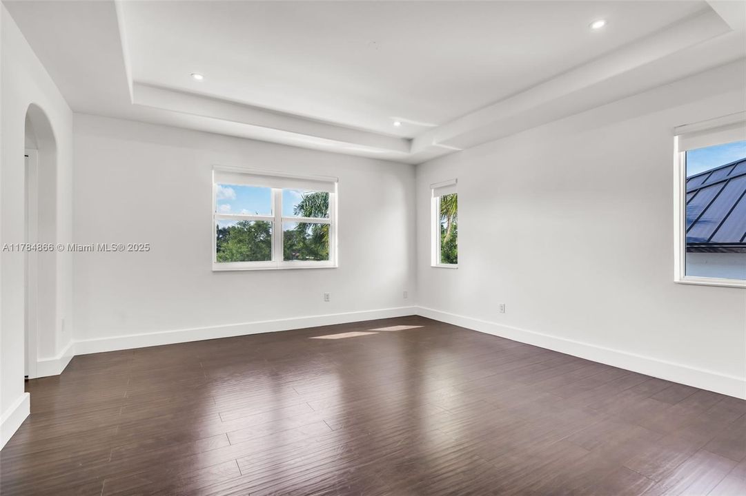 Recently Sold: $1,050,000 (4 beds, 3 baths, 2912 Square Feet)