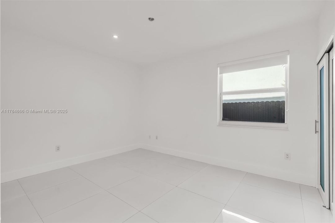 Recently Sold: $1,050,000 (4 beds, 3 baths, 2912 Square Feet)