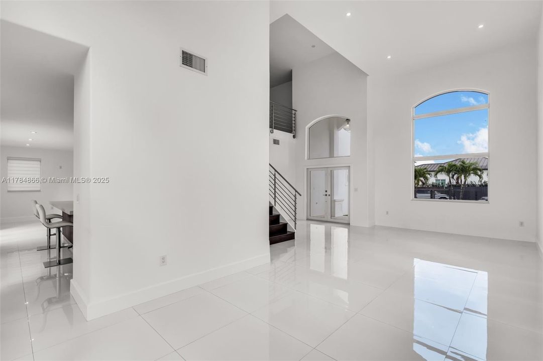 Recently Sold: $1,050,000 (4 beds, 3 baths, 2912 Square Feet)