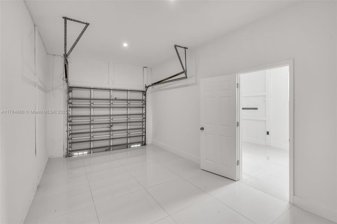 Recently Sold: $1,050,000 (4 beds, 3 baths, 2912 Square Feet)