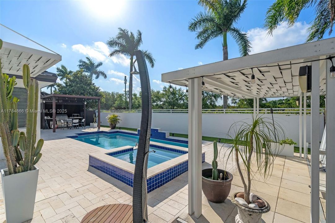 Recently Sold: $1,050,000 (4 beds, 3 baths, 2912 Square Feet)