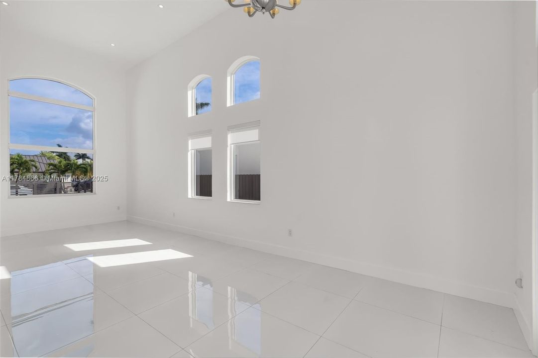 Recently Sold: $1,050,000 (4 beds, 3 baths, 2912 Square Feet)