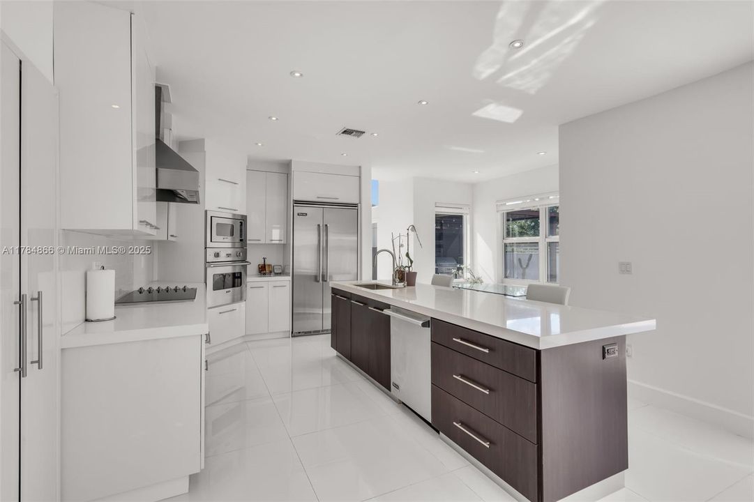 Recently Sold: $1,050,000 (4 beds, 3 baths, 2912 Square Feet)