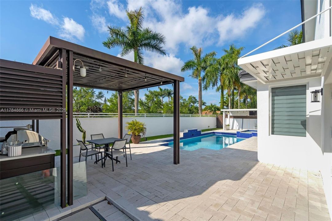 Recently Sold: $1,050,000 (4 beds, 3 baths, 2912 Square Feet)
