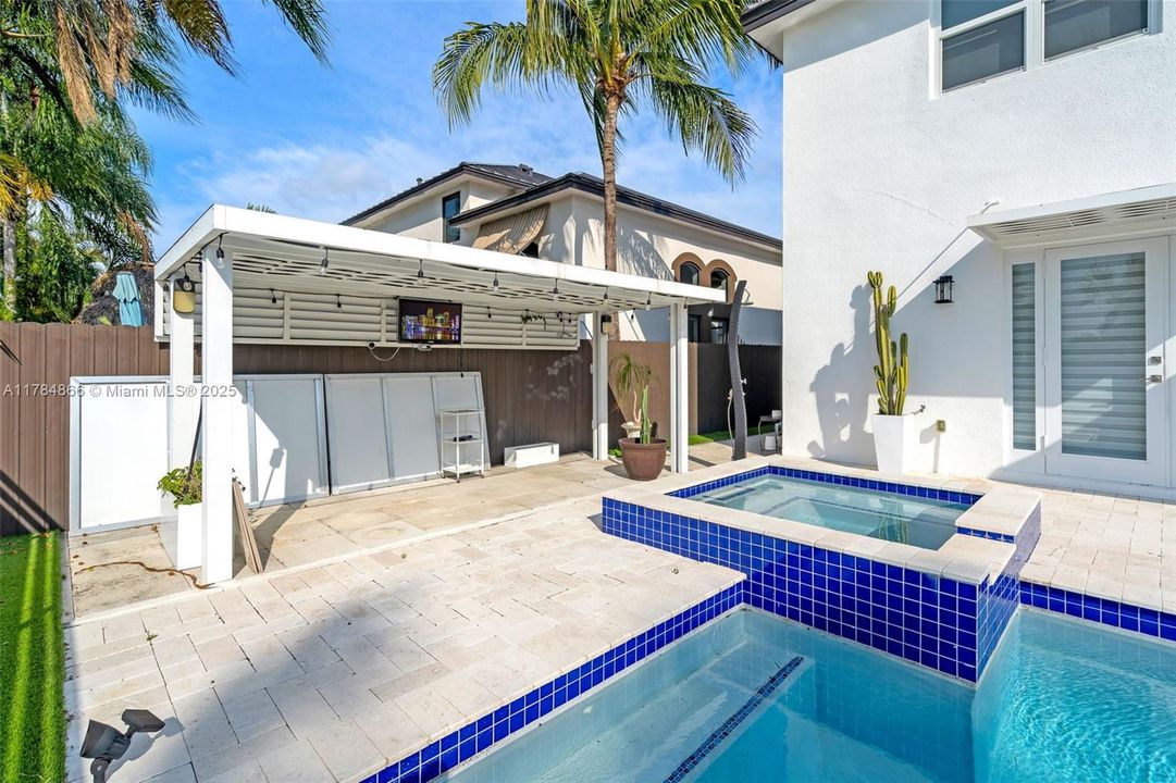 Recently Sold: $1,050,000 (4 beds, 3 baths, 2912 Square Feet)