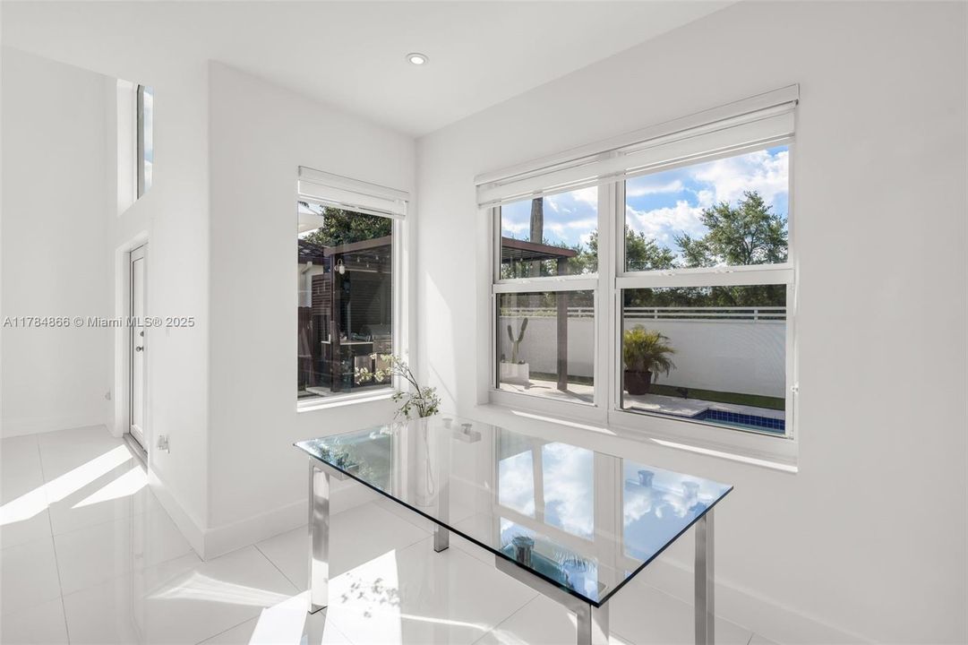 Recently Sold: $1,050,000 (4 beds, 3 baths, 2912 Square Feet)